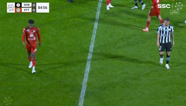 طرد لاعبا الاتفاق والشباب بعد مشادة قوية في الدوري السعودي