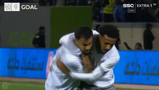 هدف عالمي في مباراة الطائي والهلال بالدوري السعودي