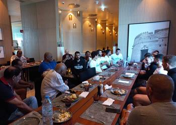 صور رئيس الزمالك يدعم لاعبيه قبل ساعات من مواجهة الأهلي في السوبر المصري لكرة اليد