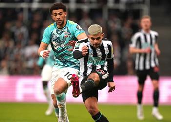 فيديو نيوكاسل يكرر فوزه على ساوثهامبتون ويتأهل إلى نهائي كأس الرابطة الإنجليزية