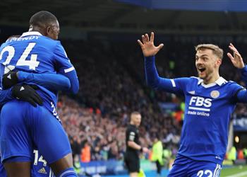 ليستر سيتي يقلب الطاولة على توتنهام ويهزمه برباعية في الدوري الإنجليزي