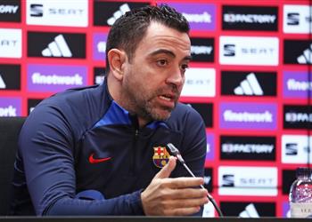 تشافي قبل مواجهة مانشستر يونايتد برشلونة ليس مرشح ا للفوز بالدوري الأوروبي