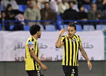 فيديو اتحاد جدة يواصل انتصاراته ويكتسح الاتفاق بثلاثية في الدوري السعودي