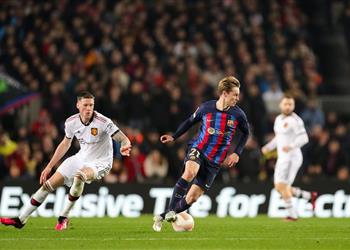 دي يونج لاعب مانشستر يونايتد أخبرني أنه سيعيقني مع برشلونة ونجح