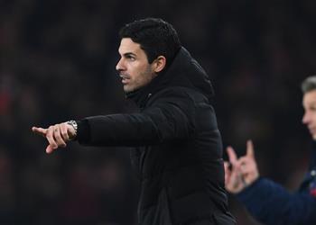 أرتيتا يبدي انزعاجه ويلوم المسؤولين قبل مباراة آرسنال وأستون فيلا في الدوري الإنجليزي