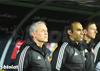 كولر يعقد محاضرة أخيرة للاعبي الأهلي قبل ساعات من مباراة الهلال