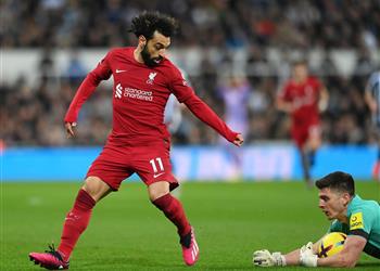 فيديو محمد صلاح يتسبب في طرد حارس نيوكاسل أمام ليفربول