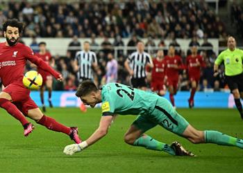 إيدي هاو عن طرد حارس نيوكاسل بسبب محمد صلاح قرار قاس