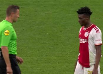 فيديو مبادرة غير مألوفة من حكم في مباراة بـ الدوري الهولندي بسبب أتسو