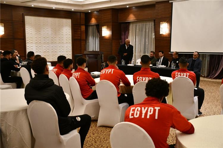 وزير الرياضة يوازر منتخب مصر للشباب 