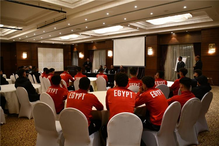 وزير الرياضة يوازر منتخب مصر للشباب