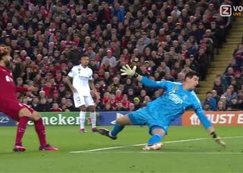 فيديو خطأ كارثي من كورتوا محمد صلاح يسجل هدف ليفربول الثاني أمام ريال مدريد