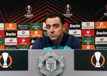 تشافي يوجه نصيحة لـ ملاك مانشستر يونايتد بشأن العرض القطري لشراء النادي