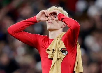 جارناتشو يسخر من بيدري بعد توديع برشلونة الدوري الأوروبي والجماهير تنتقده