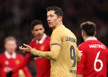 آس ليفاندوفسكي وبخ لاعب برشلونة بعد الهزيمة أمام مانشستر يونايتد