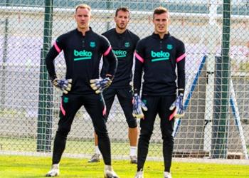 برشلونة يقترب من تجديد عقد حارسه حتى 2026