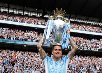 كانسيلو يوضح موقفه من الاحتفال بلقب الدوري الإنجليزي حال تتويج مانشستر سيتي