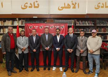 صور الخطيب يستقبل وفد الاتحاد العربي للكرة الطائرة في مقر الأهلي