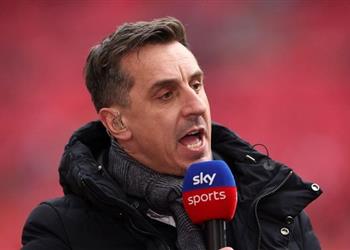 جاري نيفيل تين هاج نقل لاعبي مانشستر يونايتد من العار إلى منصات التتويج