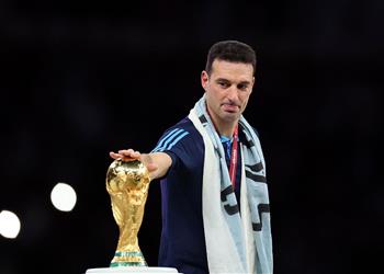 رسمي ا سكالوني يجدد عقده مع منتخب الأرجنتين