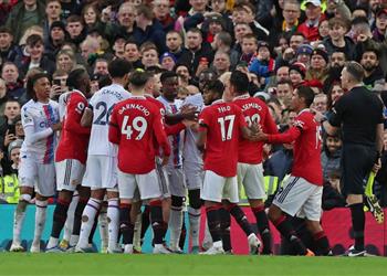 الاتحاد الإنجليزي يعاقب مانشستر يونايتد وكريستال بالاس