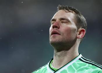 مانويل نوير ينتقد قرار بايرن ميونخ الصادم بضراوة وبيلد عقوبات في انتظاره