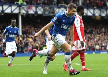 فيديو إيفرتون ي سقط آرسنال ويمنح مانشستر سيتي هدية ثمينة في الدوري الإنجليزي