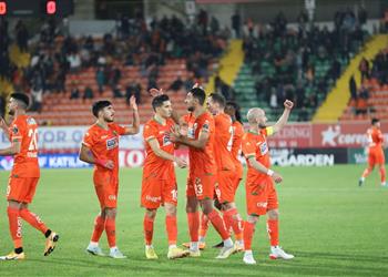 فيديو كوكا يشارك في هزيمة ألانيا سبور أمام إسطنبول سبور بالدوري التركي