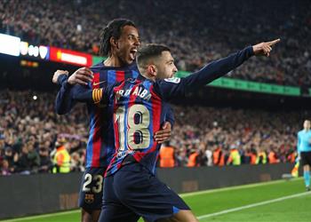 كوندي يعتذر لـ إشبيلية بعد ثلاثية برشلونة في الدوري الإسباني