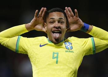 مثله الأعلى كريستيانو رونالدو سبورت برشلونة يستهدف ضم مهاجم برازيلي شاب