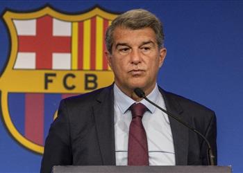 بعد اهتمام مانشستر يونايتد وآرسنال رئيس برشلونة يفتح الباب لرحيل لاعبه