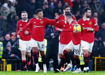 مايكل أوين ينتقد ثنائي مانشستر يونايتد بعد التعادل مع ليدز عليهما أن يخجلا من أنفسهما