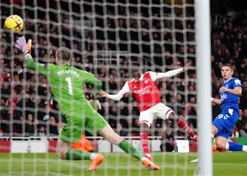 فيديو آرسنال ينتقم من إيفرتون ويفوز برباعية في الدوري الإنجليزي