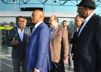 صور رئيس كاف يصل القاهرة لحضور نهائي أمم إفريقيا للشباب