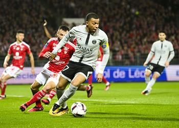 فيديو ميسي يصنع ومبابي يقود باريس سان جيرمان لفوز قاتل على بريست