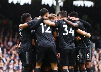 لاعبو آرسنال يثيرون الحيرة بـ ساعة بعد الفوز على فولهام في الدوري الإنجليزي