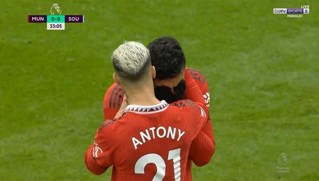 طرد كاسيميرو في مباراة مانشستر يونايتد وساوثهامبتون بالدوري الانجليزي