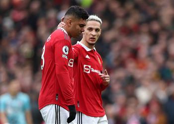 أنتوني يوجه رسالة إلى كاسيميرو بعد طرده في مباراة مانشستر يونايتد وساوثهامبتون