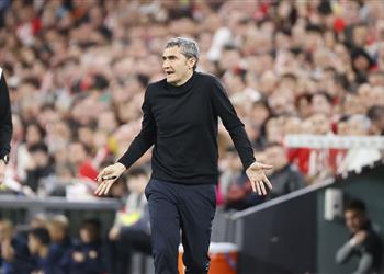 فالفيردي يهاجم التحكيم بعد الخسارة أمام برشلونة استخدام تلسكوب من أجل شيء غير مرئي سخافة