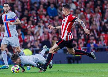 مصائب برشلونة تتوالى المحكمة التجارية تلغي تسجيل جافي