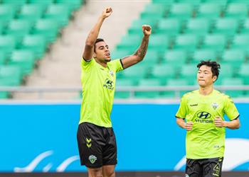 وكيل جوستافو يرد عبر بطولات على اتهامات القيعي بإفساد الصفقة على الأهلي