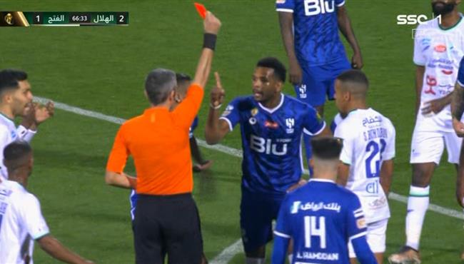 طرد علي البليهي في مباراة الهلال والفتح بكأس خادم الحرمين