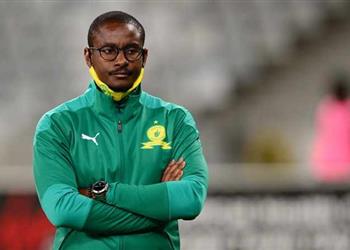 مدرب صن داونز يرد على ارتباطه بتدريب الأهلي والرجاء