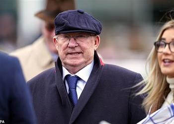 أليكس فيرجسون عن الأقرب للفوز بالدوري الإنجليزي هذا الموسم لست مهتم ا