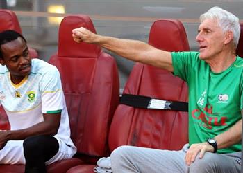 مدرب جنوب إفريقيا يوضح سبب استدعاء بيرسي تاو رغم تصريحاته ويؤكد أداء الأهلي أحبطني