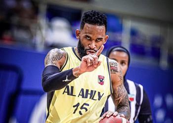 مدرب كابيتانس البورتوريكي يلمح لرحيل والتر هودج عن الأهلي