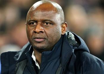 كريستال بالاس يعلن إقالة باتريك فييرا من تدريب الفريق