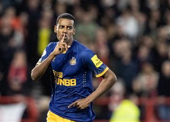 فيديو إيزاك يقود نيوكاسل لفوز قاتل على نوتينجهام ويضاعف آلام ليفربول في الدوري الإنجليزي