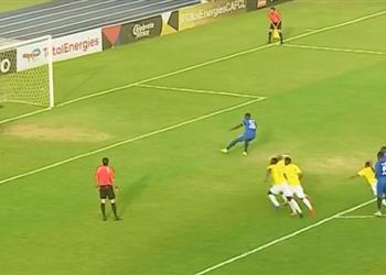 فيديو في الوقت القاتل أطهر الطاهر يهدر ركلة جزاء لـ الهلال أمام صن داونز