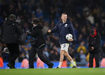 رغم الهاتريك هالاند بعد السداسية أمام بيرنلي لا أركز على تسجيل الأهداف